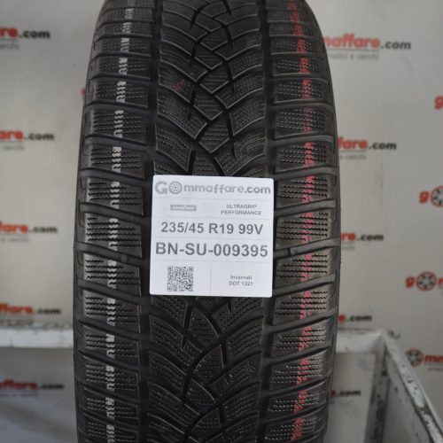 Goodyear - ULTRAGRIP PERFORMANCE Invernali 235/45 R19 99V