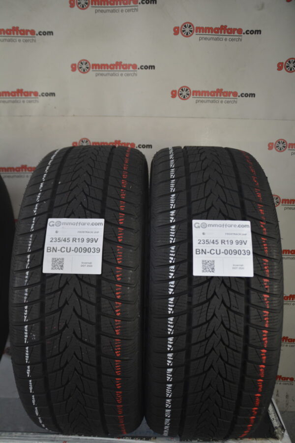 FROSTRACK UHP Invernali 235/45 R19 99V