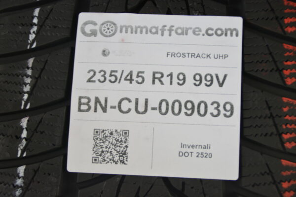 FROSTRACK UHP Invernali 235/45 R19 99V - immagine 4