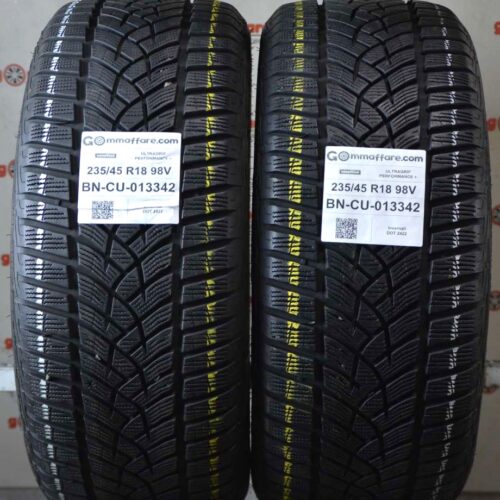 Goodyear - ULTRAGRIP PERFORMANCE + Invernali 235/45 R18 98V